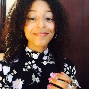 Meet your Posher, Ebony